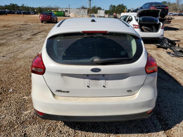 1FADP3K25HL215824 - 2017 FORD FOCUS SE WHITE photo 6