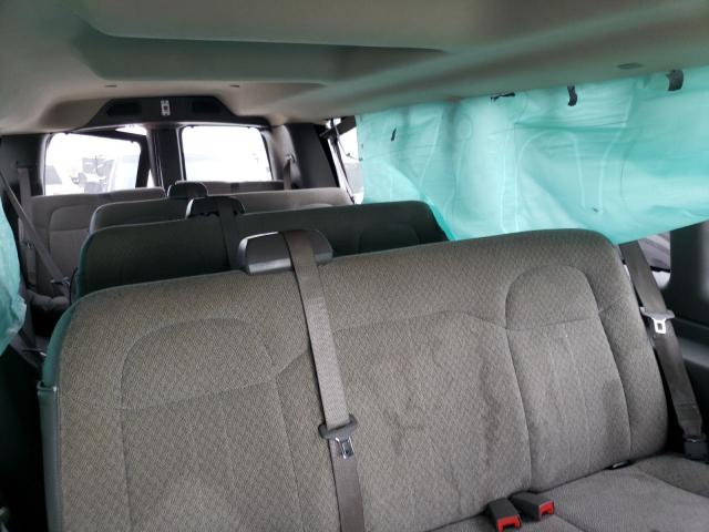 1GAZGPFG0K1250442 - 2019 CHEVROLET EXPRESS G3 LT WHITE photo 10