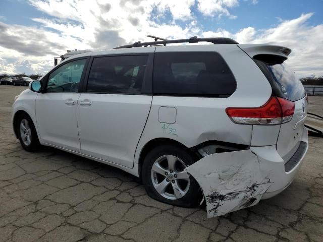 5TDKK3DCXCS184678 - 2012 TOYOTA SIENNA LE WHITE photo 2