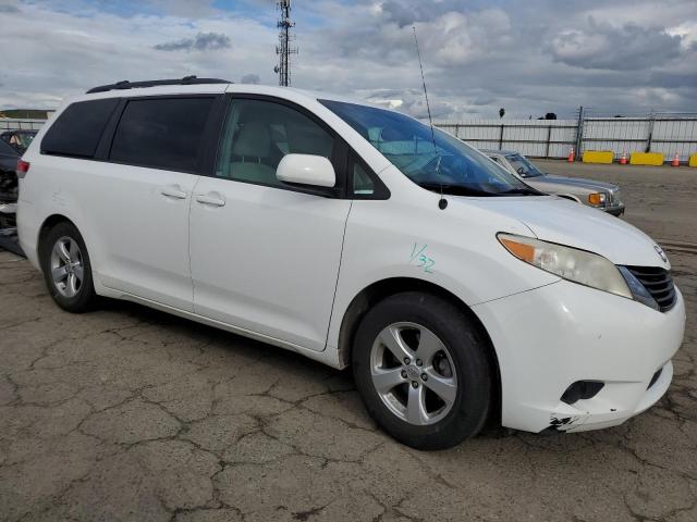 5TDKK3DCXCS184678 - 2012 TOYOTA SIENNA LE WHITE photo 4