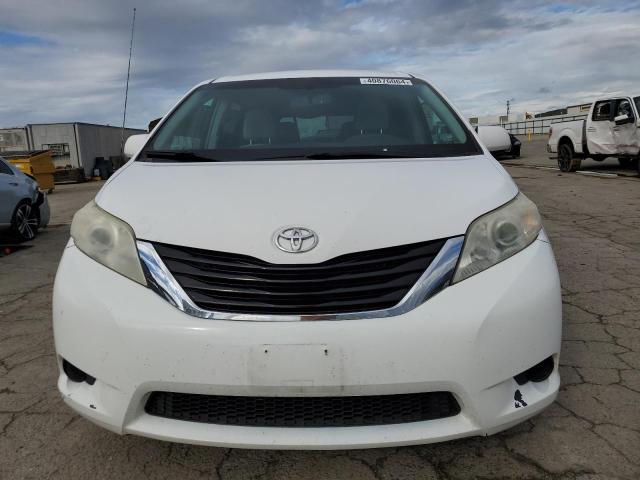 5TDKK3DCXCS184678 - 2012 TOYOTA SIENNA LE WHITE photo 5