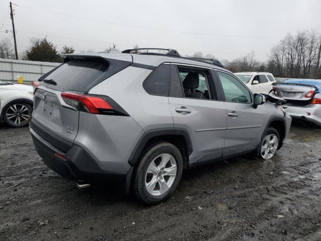 2T3P1RFV1MC220480 - 2021 TOYOTA RAV4 XLE GRAY photo 3