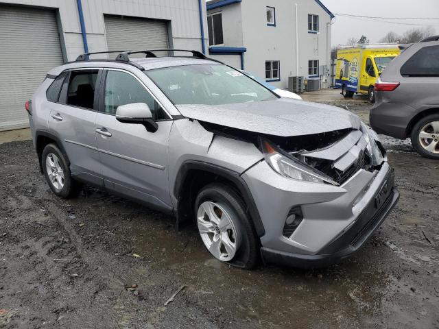 2T3P1RFV1MC220480 - 2021 TOYOTA RAV4 XLE GRAY photo 4