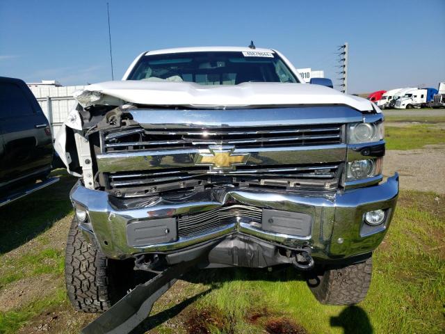 1GC1KWE87FF637120 - 2015 CHEVROLET SILVERADO K2500 HEAVY DUTY LTZ WHITE photo 5