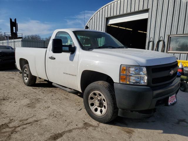 1GCEC14X58Z135346 - 2008 CHEVROLET SILVERADO C1500 WHITE photo 4