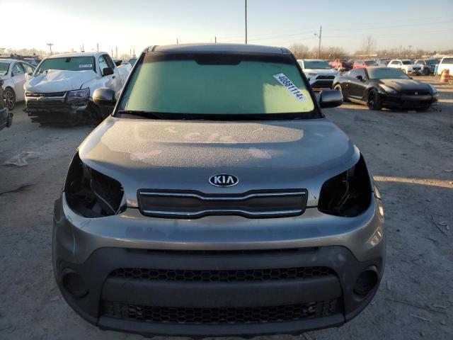 KNDJN2A25H7422267 - 2017 KIA SOUL GRAY photo 5