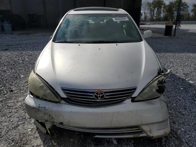 4T1BE32K15U502604 - 2005 TOYOTA CAMRY LE SILVER photo 5
