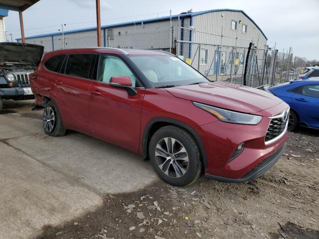5TDHZRBH9NS577470 - 2022 TOYOTA HIGHLANDER XLE RED photo 4