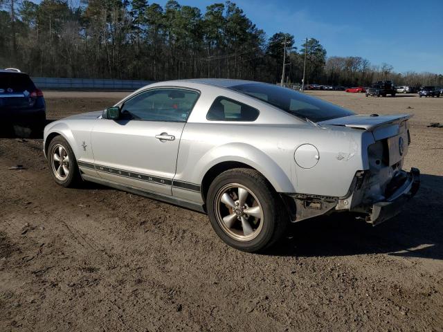 1ZVHT80NX85140959 - 2008 FORD MUSTANG SILVER photo 2