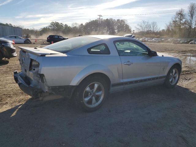 1ZVHT80NX85140959 - 2008 FORD MUSTANG SILVER photo 3