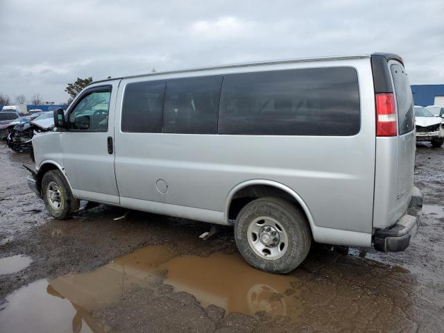 1GAWGFFG9J1210811 - 2018 CHEVROLET EXPRESS G2 LT SILVER photo 2