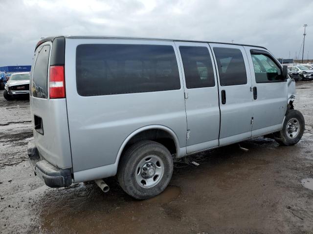 1GAWGFFG9J1210811 - 2018 CHEVROLET EXPRESS G2 LT SILVER photo 3