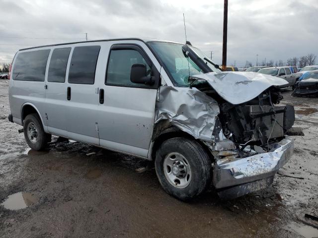 1GAWGFFG9J1210811 - 2018 CHEVROLET EXPRESS G2 LT SILVER photo 4