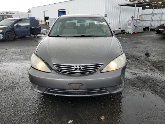 4T1BE32K25U505737 - 2005 TOYOTA CAMRY LE GRAY photo 5