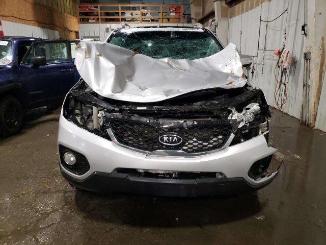 5XYKUDA23BG055446 - 2011 KIA SORENTO EX SILVER photo 5