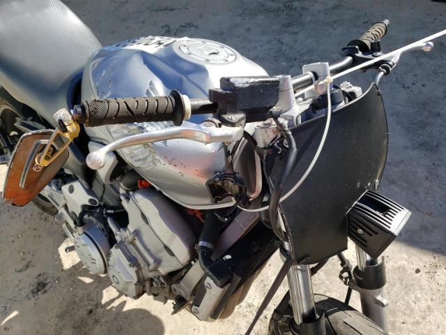 JH2SC48094M200795 - 2004 HONDA CB900 F SILVER photo 9