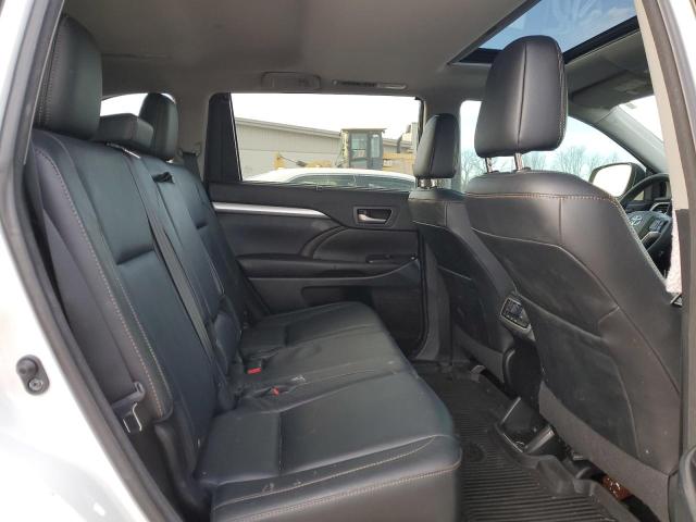 5TDKKRFH2GS184904 - 2016 TOYOTA HIGHLANDER XLE WHITE photo 11