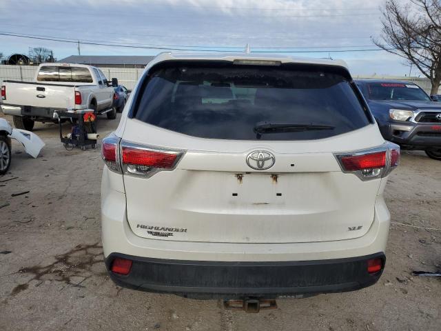 5TDKKRFH2GS184904 - 2016 TOYOTA HIGHLANDER XLE WHITE photo 6
