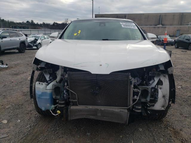 2LMPJ8LP5HBL22579 - 2017 LINCOLN MKX RESERVE أبيض صورة 5