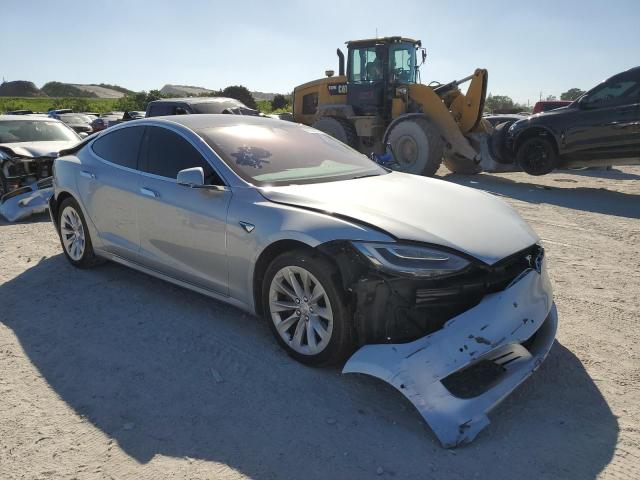5YJSA1E27JF270108 - 2018 TESLA MODEL S ვერცხლისფერი ფოტო 4