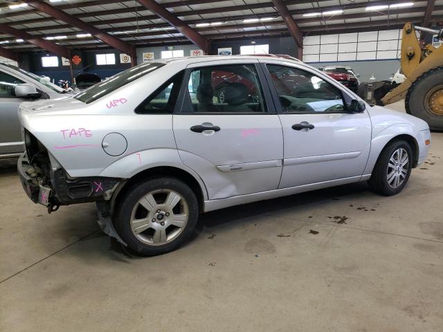 1FAHP34N76W164668 - 2006 FORD FOCUS ZX4 SILVER photo 3