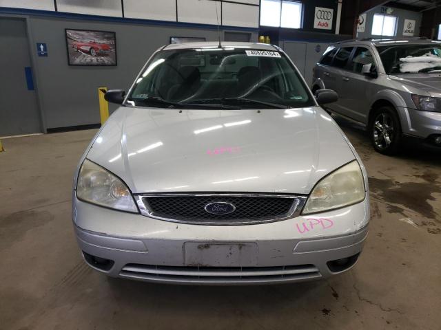 1FAHP34N76W164668 - 2006 FORD FOCUS ZX4 SILVER photo 5