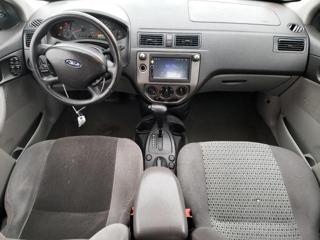 1FAHP34N76W164668 - 2006 FORD FOCUS ZX4 SILVER photo 8