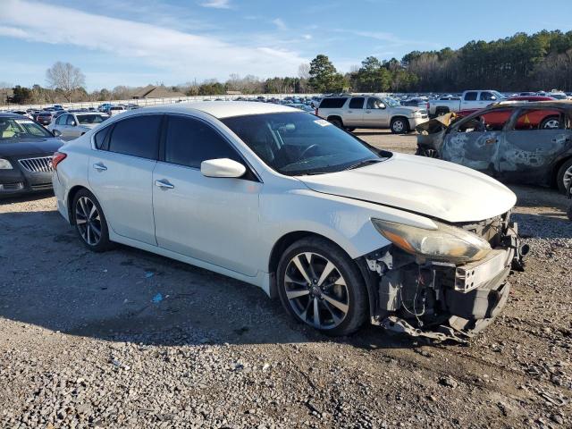 1N4AL3AP9GN334085 - 2016 NISSAN ALTIMA 2.5 WHITE photo 4