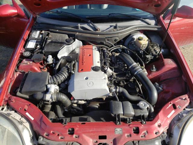 WDBKK47F0YF154428 - 2000 MERCEDES-BENZ SLK 230 KOMPRESSOR RED photo 11