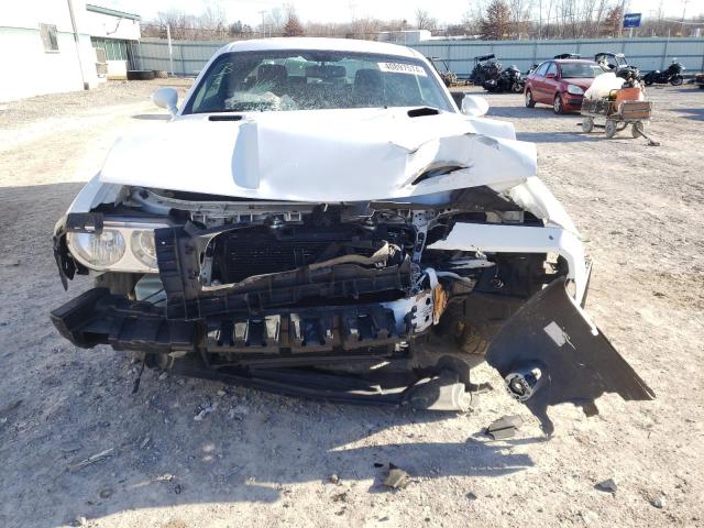 2B3CJ4DGXBH605412 - 2011 DODGE CHALLENGER WHITE photo 5