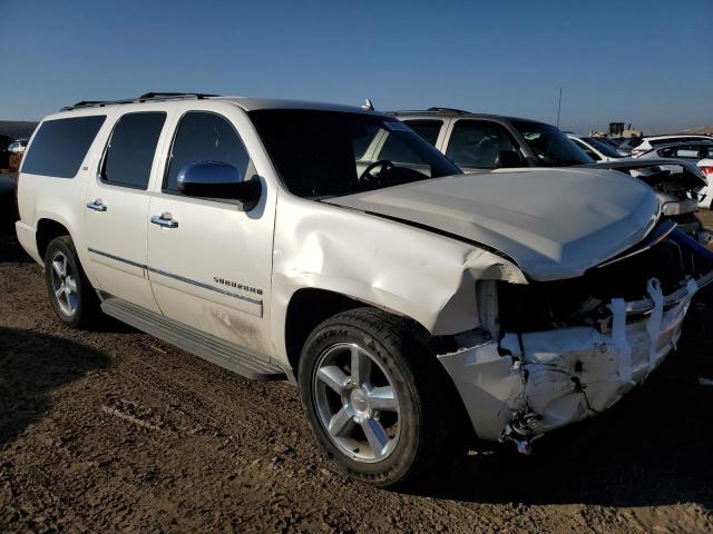 1GNSCKE03DR266867 - 2013 CHEVROLET SUBURBAN C1500 LTZ WHITE photo 4