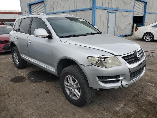 WVGBE77LX8D053436 - 2008 VOLKSWAGEN TOUAREG 2 V6 SILVER photo 4