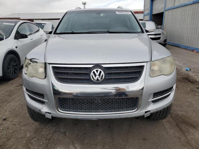 WVGBE77LX8D053436 - 2008 VOLKSWAGEN TOUAREG 2 V6 SILVER photo 5