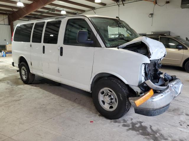 1GAWGEFP1J1332685 - 2018 CHEVROLET EXPRESS G2 LS WHITE photo 4