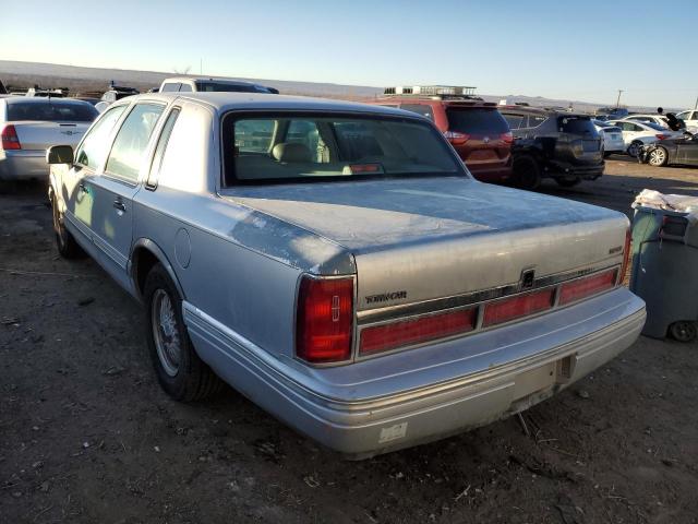 1LNLM82W4VY724764 - 1997 LINCOLN TOWN CAR SIGNATURE SILVER photo 2