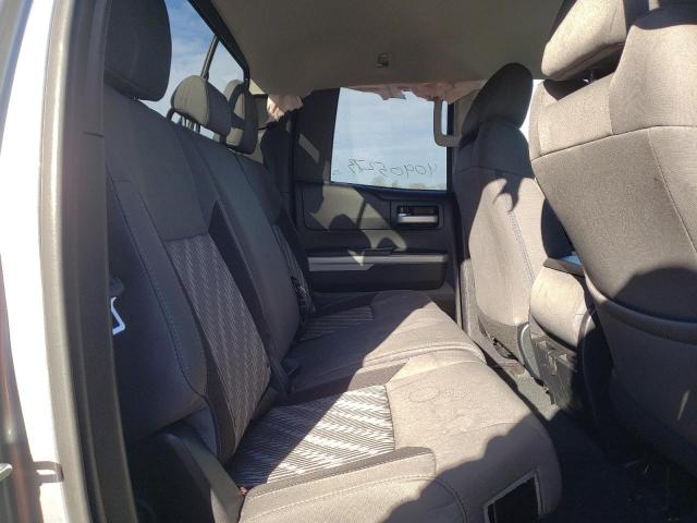 5TFUM5F15JX078270 - 2018 TOYOTA TUNDRA DOUBLE CAB SR/SR5 GRAY photo 10