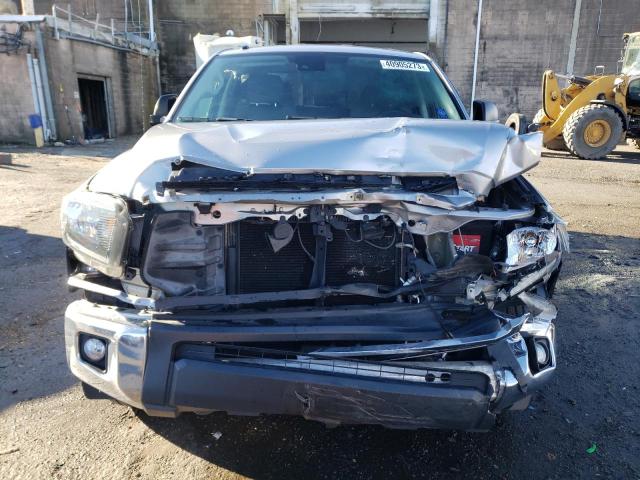 5TFUM5F15JX078270 - 2018 TOYOTA TUNDRA DOUBLE CAB SR/SR5 GRAY photo 5