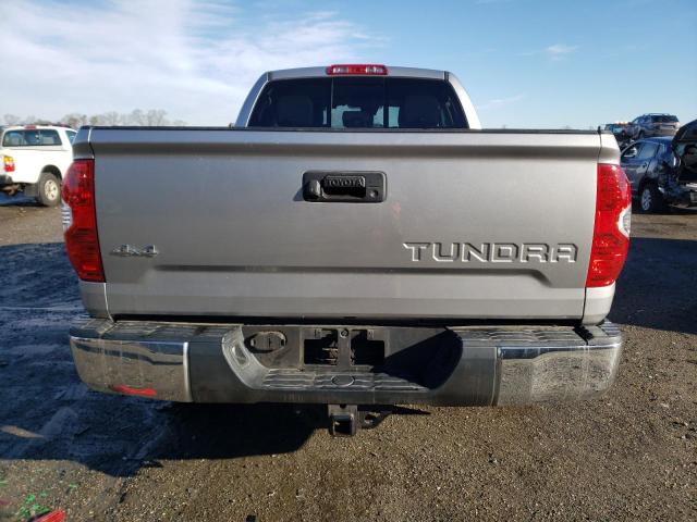 5TFUM5F15JX078270 - 2018 TOYOTA TUNDRA DOUBLE CAB SR/SR5 GRAY photo 6