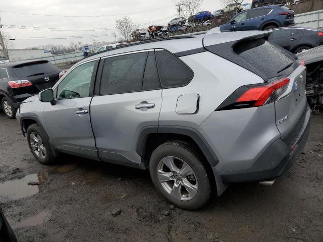 2T3P1RFV7PC329157 - 2023 TOYOTA RAV4 XLE SILVER photo 2