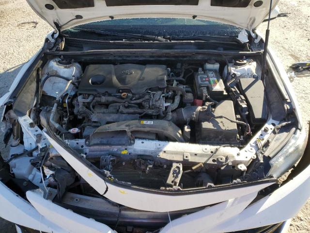 4T1B11HK1JU003772 - 2018 TOYOTA CAMRY L WHITE photo 11