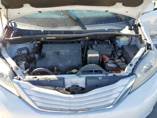 5TDKK3DC2FS663620 - 2015 TOYOTA SIENNA LE WHITE photo 12