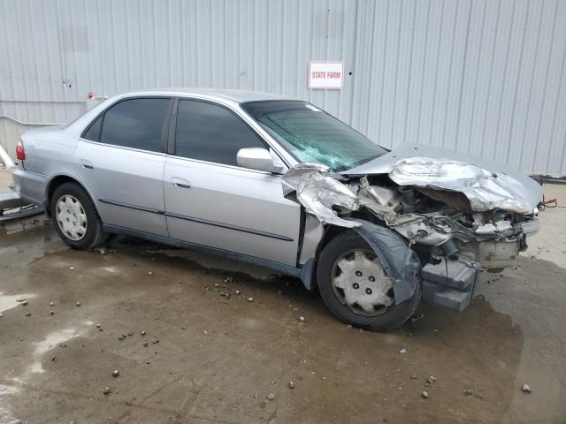 1HGCG6653YA026131 - 2000 HONDA ACCORD LX SILVER photo 4