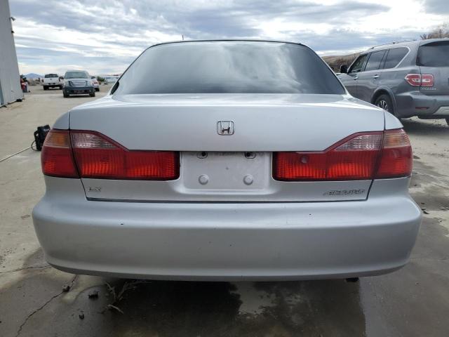 1HGCG6653YA026131 - 2000 HONDA ACCORD LX SILVER photo 6