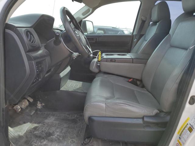 5TFTY5F11JX009902 - 2018 TOYOTA TUNDRA DOUBLE CAB SR/SR5 WHITE photo 7