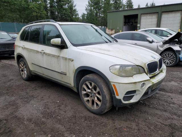 5UXZV4C57D0B23664 - 2013 BMW X5 XDRIVE35I WHITE photo 4