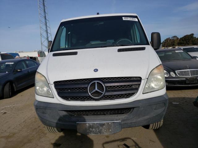 WDZPE7CC6B5582495 - 2011 MERCEDES-BENZ SPRINTER 2500 WHITE photo 2