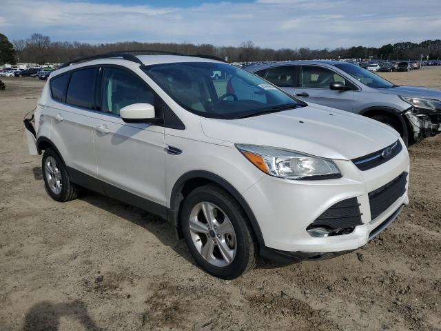 1FMCU9G97GUA29374 - 2016 FORD ESCAPE SE WHITE photo 4