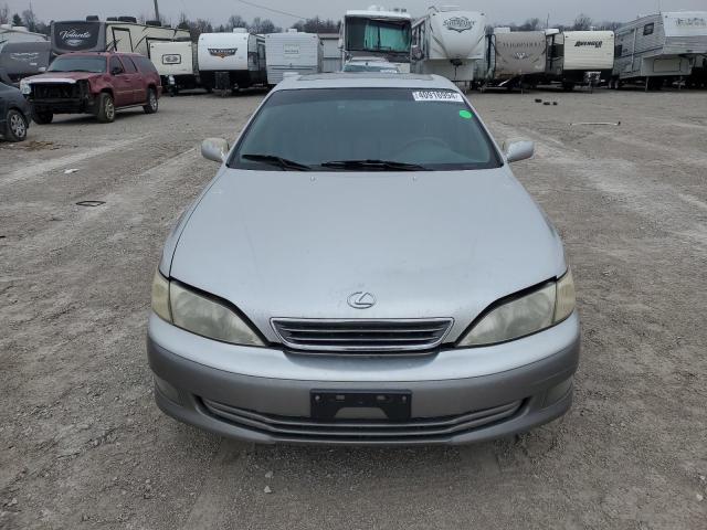 JT8BF28G015110618 - 2001 LEXUS ES 300 SILVER photo 5