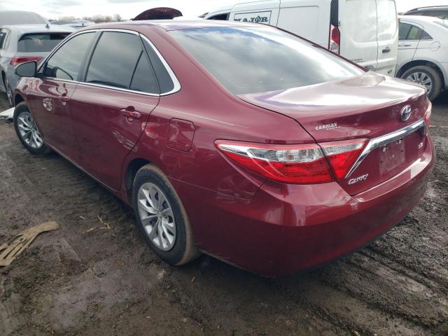 4T1BF1FK0HU796268 - 2017 TOYOTA CAMRY LE RED photo 2