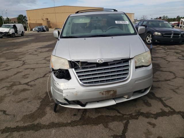 2A4RR5D18AR397648 - 2010 CHRYSLER TOWN & COU TOURING ვერცხლისფერი ფოტო 5